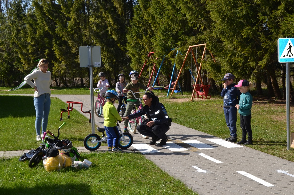 Martna lasteaia kogukonnaprojekt liiklusplats. Foto Aire Aljaste 1